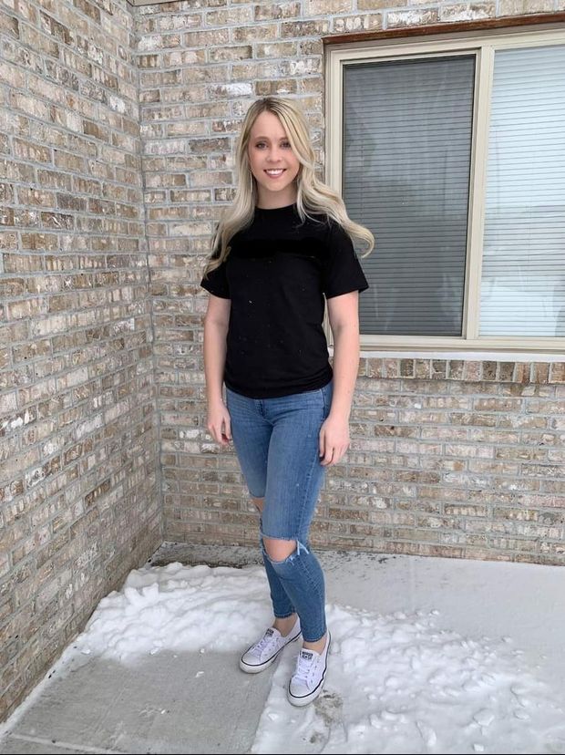 Hot ass blonde babe!