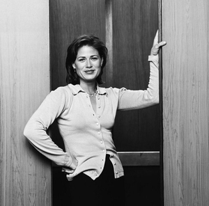 NewsRadio’s Maura Tierney poses