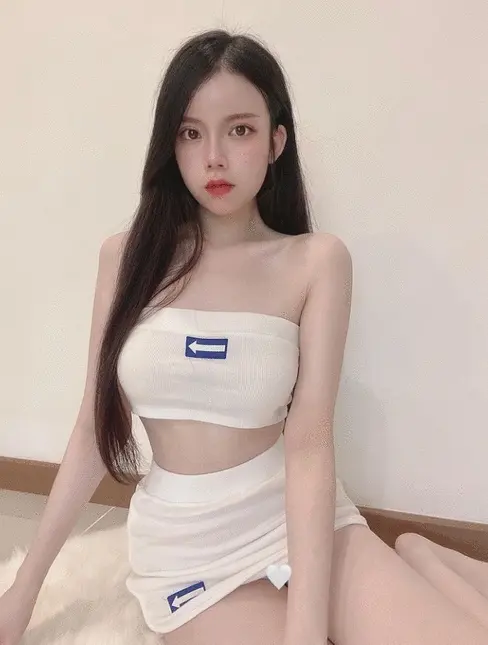 jinjin pretty in white