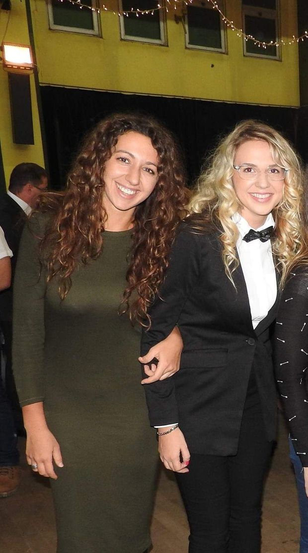Threesome with sexy sisters! ❤️
