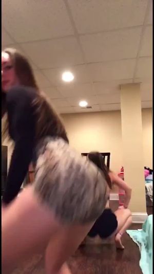 White Chicks that can Twerk