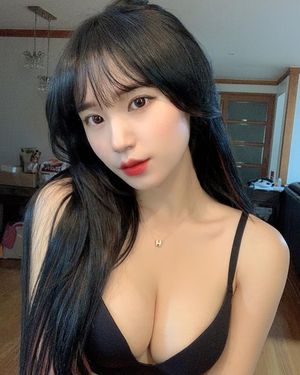 10/10 - Perfect face to skull-fuck her silly.