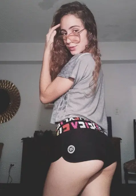Vicki sexy dance