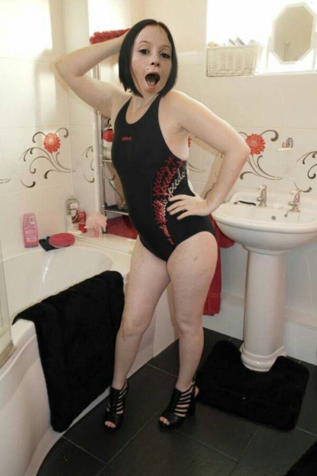 Alyssa Hart posing non nude