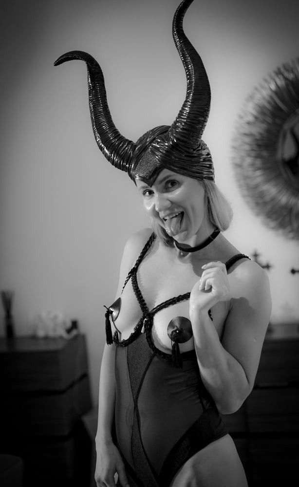 It's going to be a kinky party tonight!