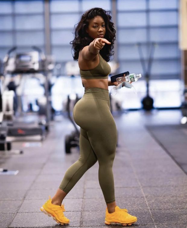 Fit ebony with thick thighs and a bangin’ booty