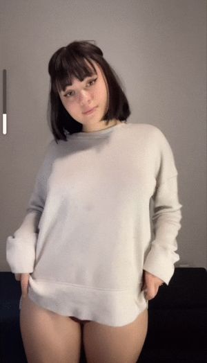 Cutie babe THICC ASS shaking