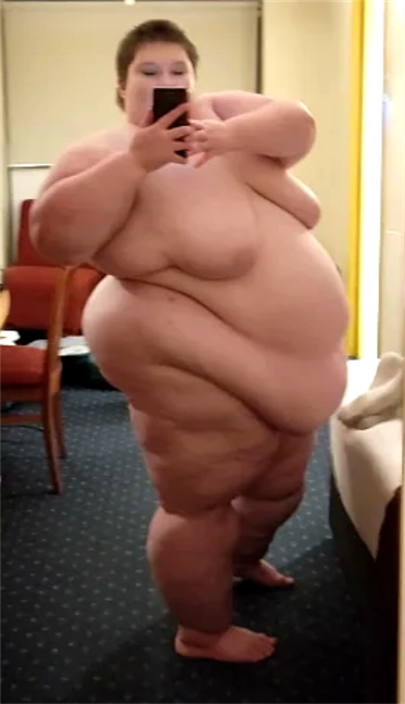 I could spend weeks in that hotel room with her! Awesome body, beautiful face and that belly! Mmmmmm!!