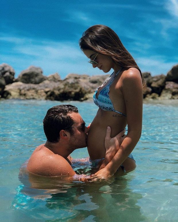 I love kissing her belly