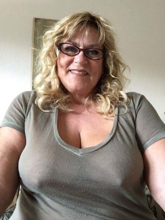 I LOVE when women dont wear a bra