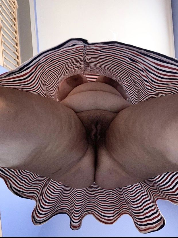 Mature upskirt