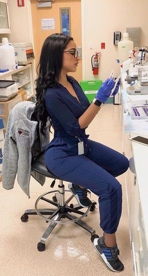 Lab hottie