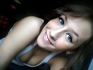 Cute chick with nice cleavage