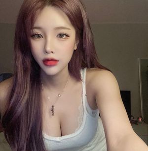 10/10 - Perfect face to skull-fuck silly.