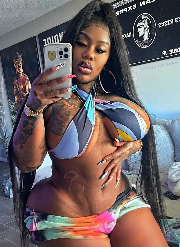 Rahki Wide Hipped Female Muscle