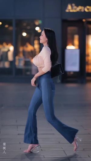 Sexy walk street echo Yue