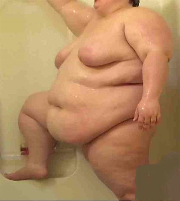 Mmmmm!! I could spend many hours showering with her!!