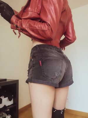 smol fem ass