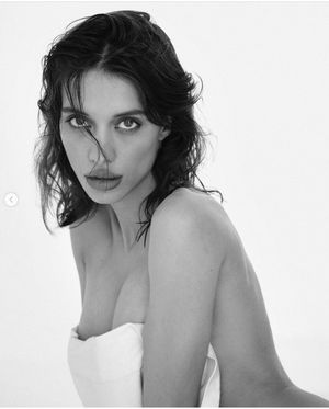 Yael Shelbia's towel tease