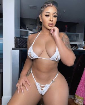 Stunning body ebony queen