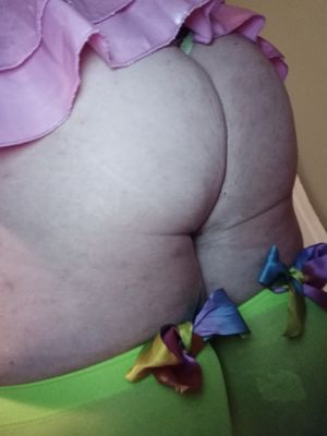 Spread my sissy ass and use me