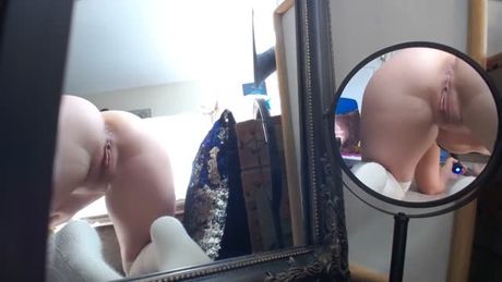 Lucee Moon - Cute petite grl makes herself cum with vibrator