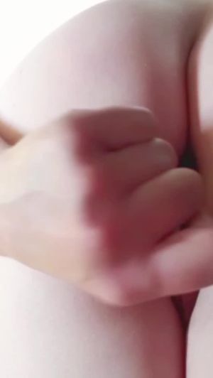 Stretching her ass out pre dogging