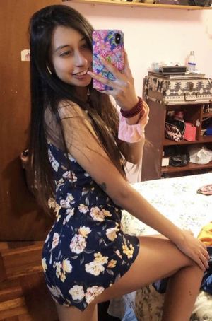 cute teen mirror selfie