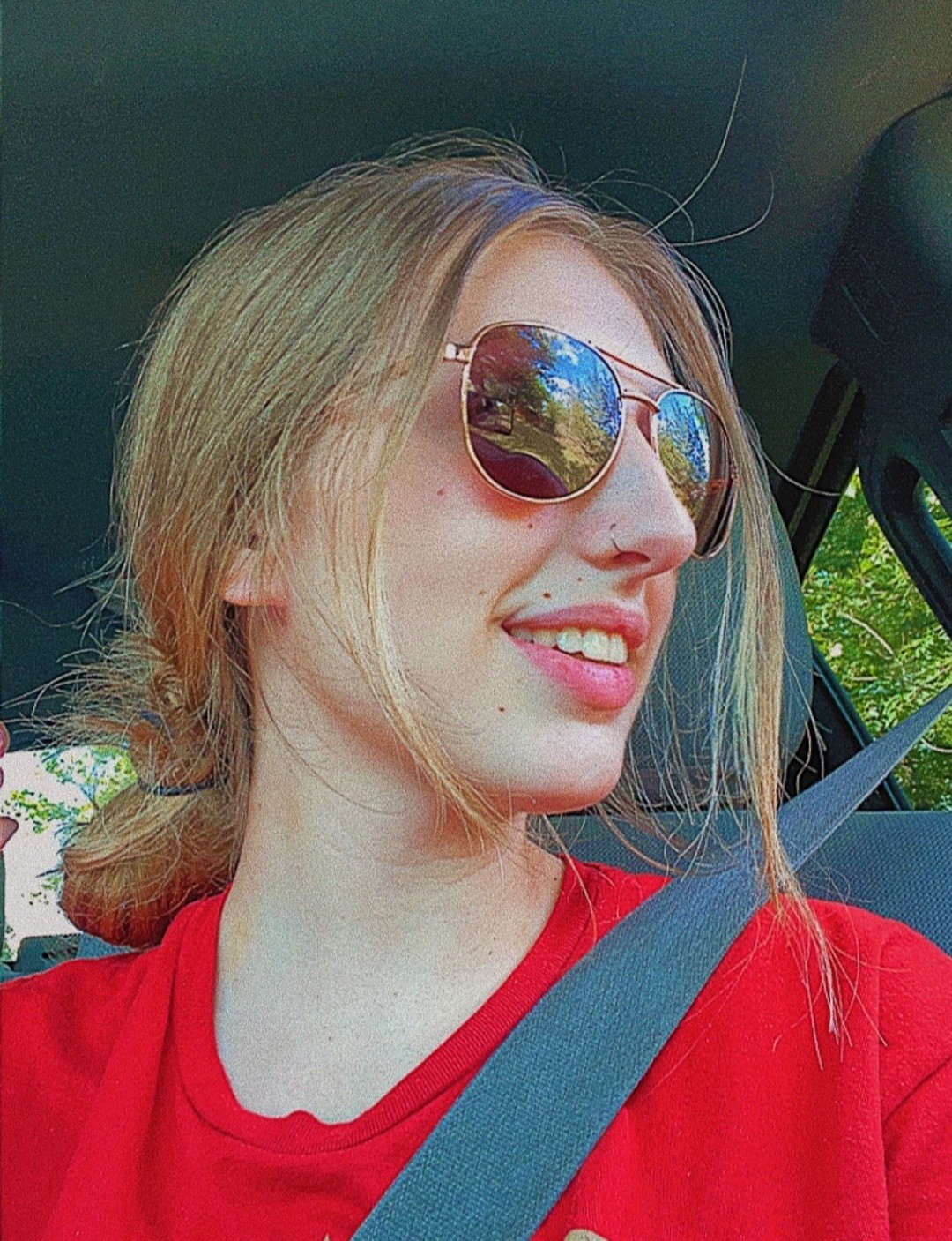Trin beautiful face in sunglasses