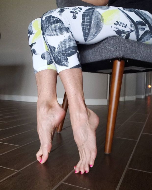 Wrinkle feet with Pink polish
