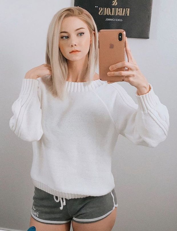 Cute blonde amateur