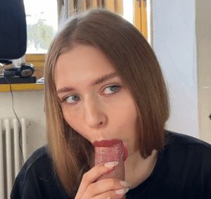 Cute red lipstick college blowjob