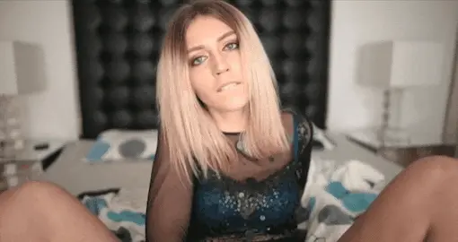 Such a sexy babe masterbating with eye contact