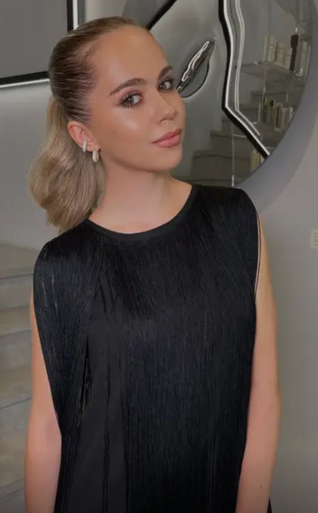 Tinder Babe