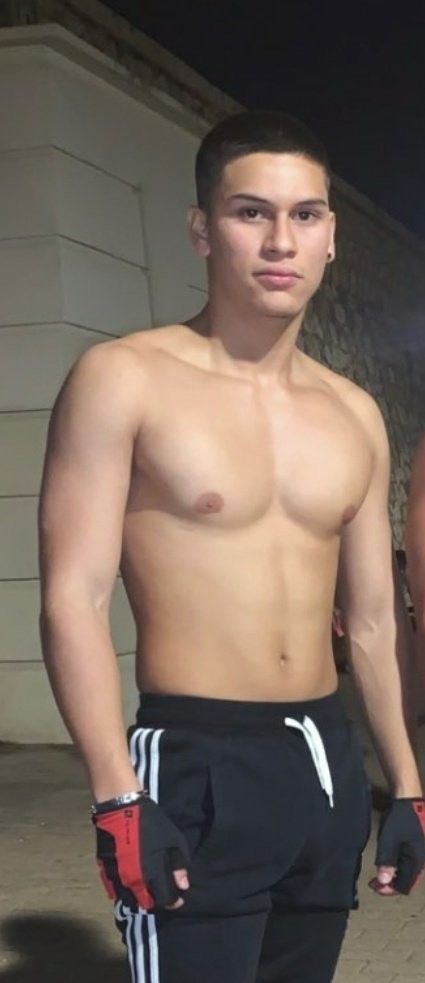 I wanna lick those pecs