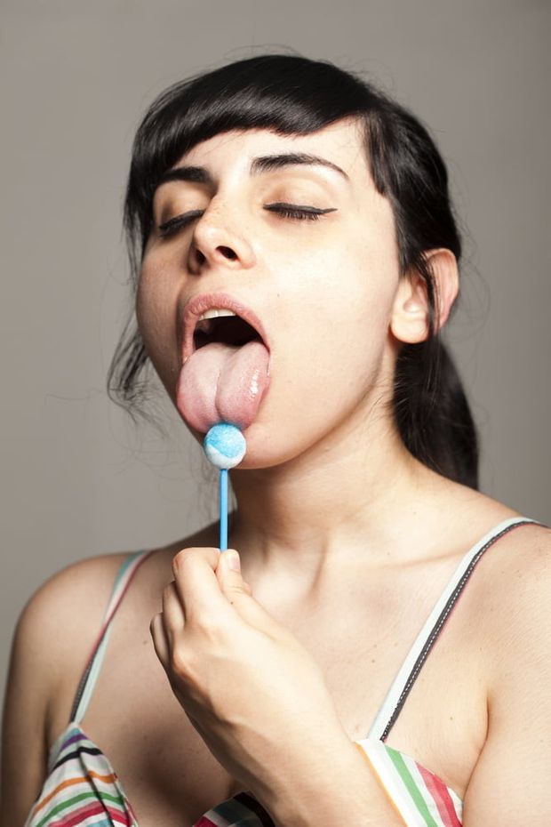 Maria Riot licks it