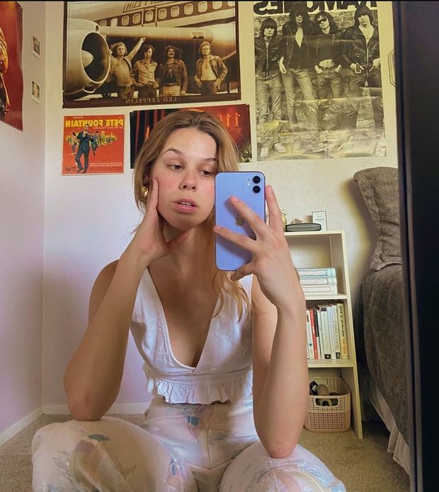 Sexy teen with nice tits