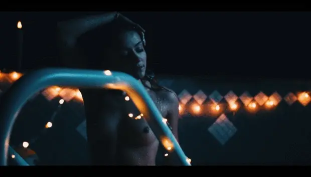 Mon plaisir c'est de sucer vos bites au clair de lune jusqu'à me repaître de votre jus de couilles