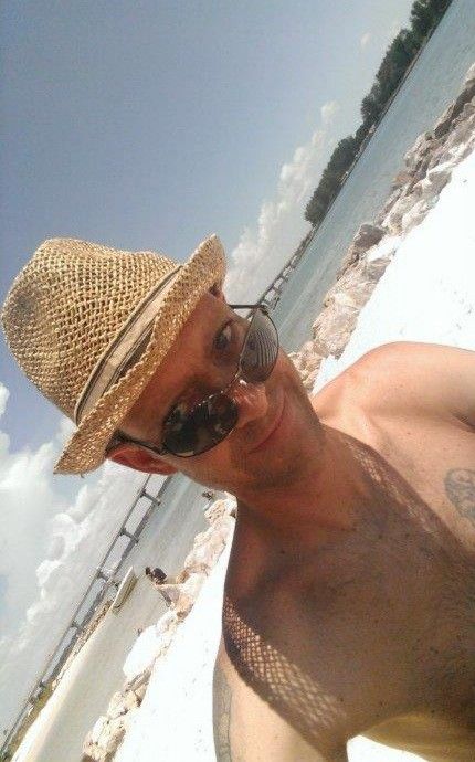 Good Looking Guy looking for Ladies Only