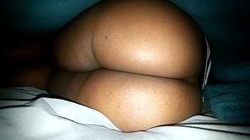 Jovem negra exibindo sua beleza