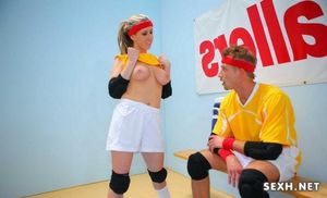 Большие сиськи тренера