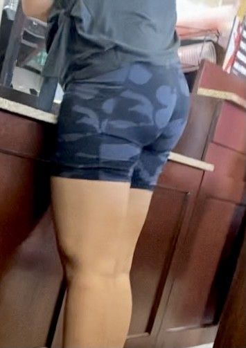 Hot ass at donut shop