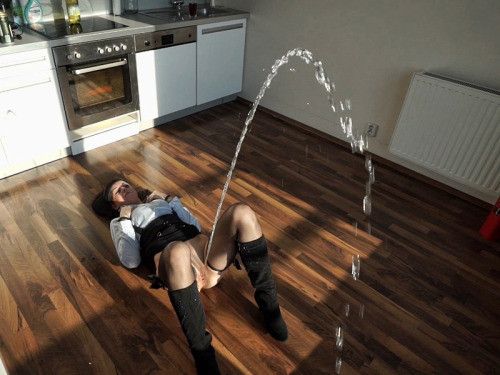 Women Pissing
