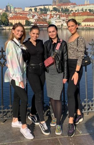 Choose one and f*ck her hard! 39 ❤️