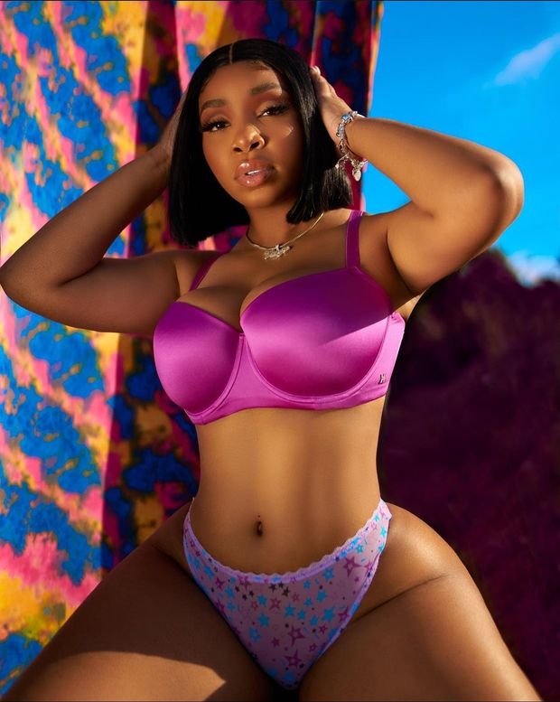 LightSkinKeisha in Pink bra and panties