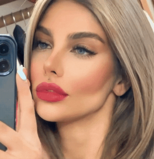 Niloofar Hasani - Hot Persian Blogger