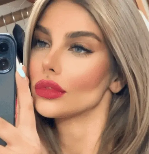 Niloofar Hasani - Hot Persian Blogger