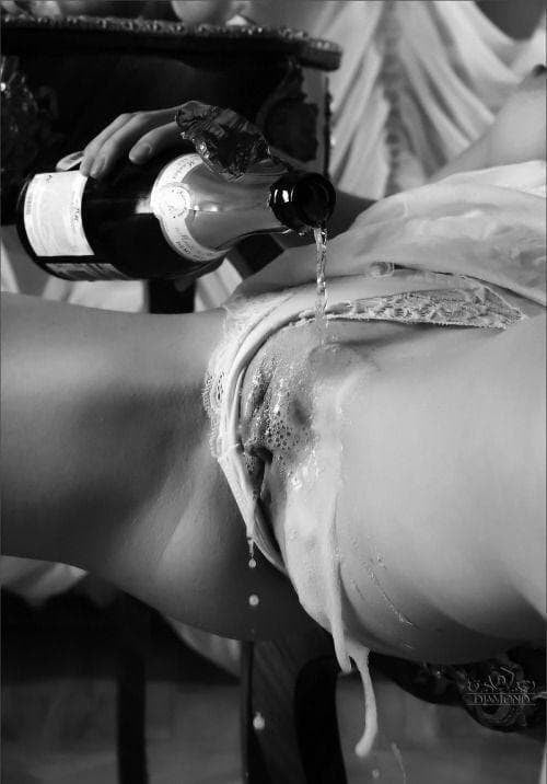 Jemima knew that one of the waitresses would be along soon to clear up the mess