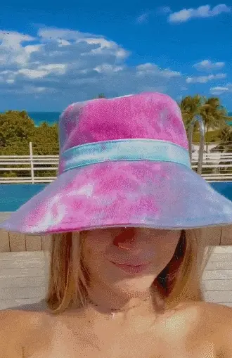 blonde boobies kiss