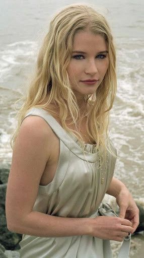 Emilie de Ravin pokies